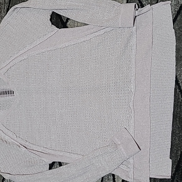 BKE KNIT YARN STITCHING V-NECK PALE LAVENDER DROPTAIL LONG-SLEEVE SHIRT - Picture 6 of 13